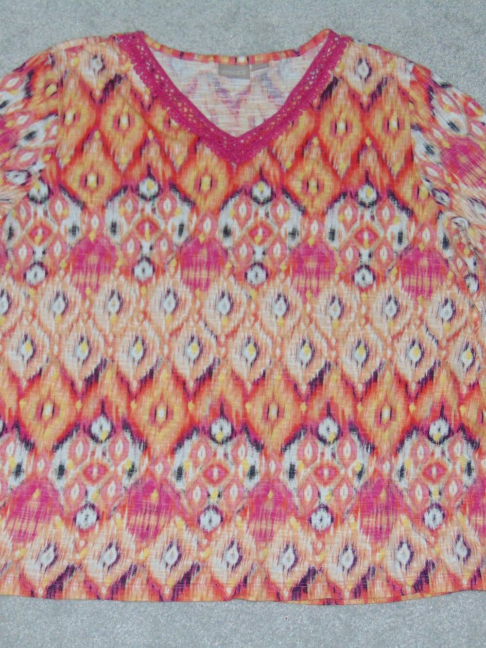 Chio's Short Sleeve Women Top Shirt Cotton V Neck Size 3 Multicolor print Lace
